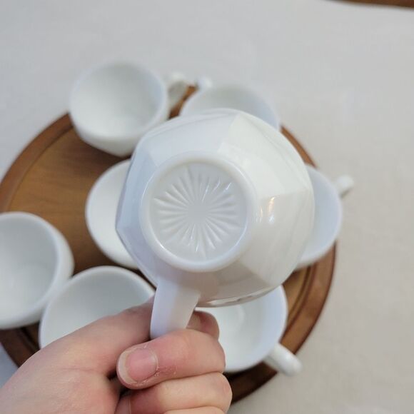 VINTAGE ✨️ Milk Glass Punch Tea Cups (8) - Picture 2 of 7